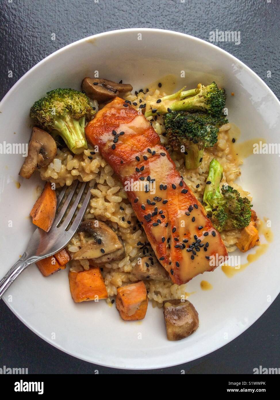 Salmon and broccoli plate hires stock photography and images Alamy