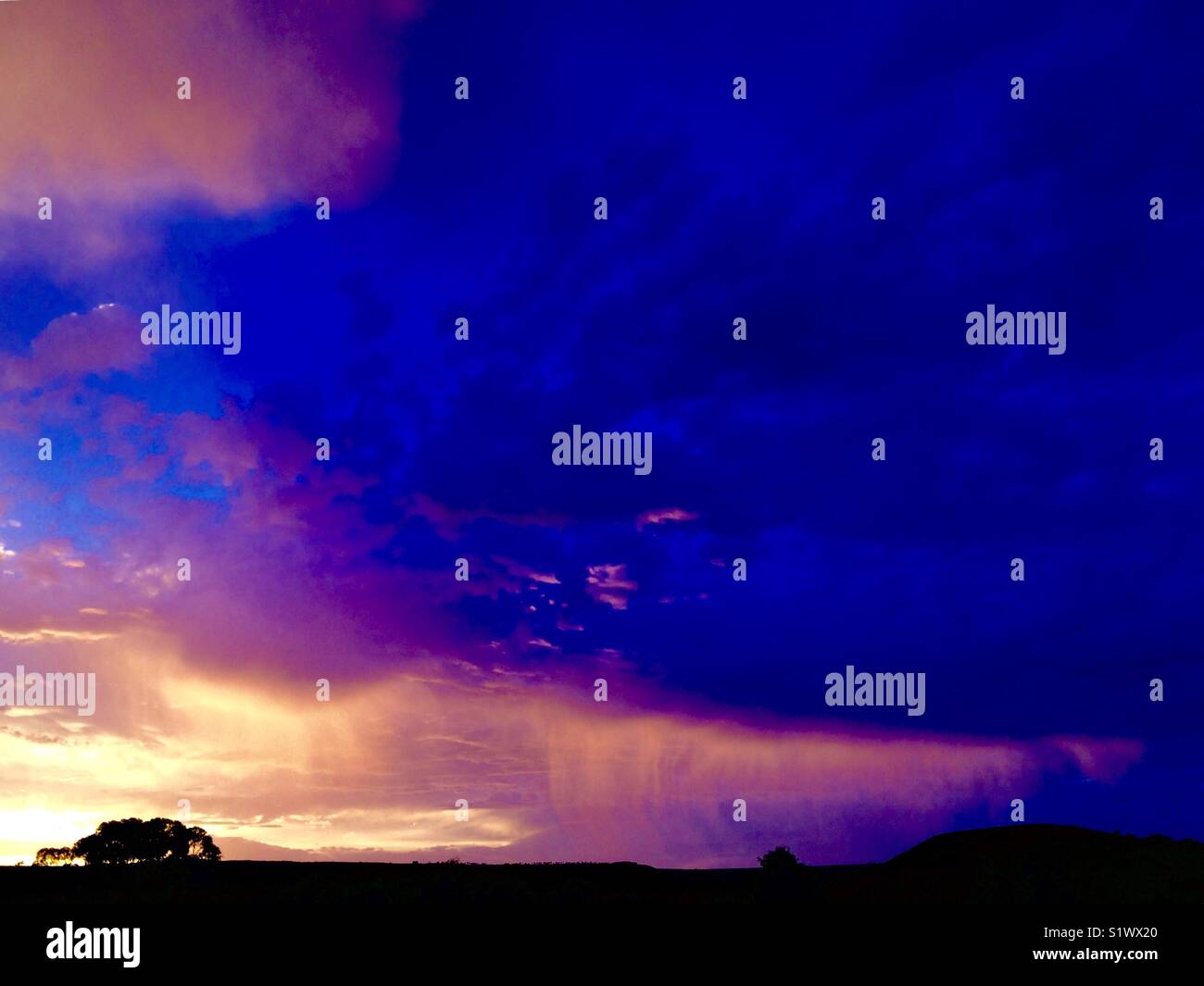 Colourful sky at sunset hi-res stock photography and images - Alamy
