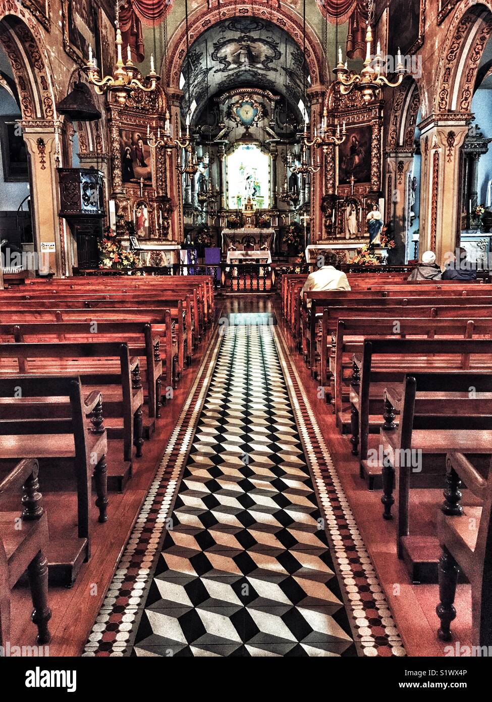 Optical illusion in the aisle of São Vicente parish curve, Sao Vicente
