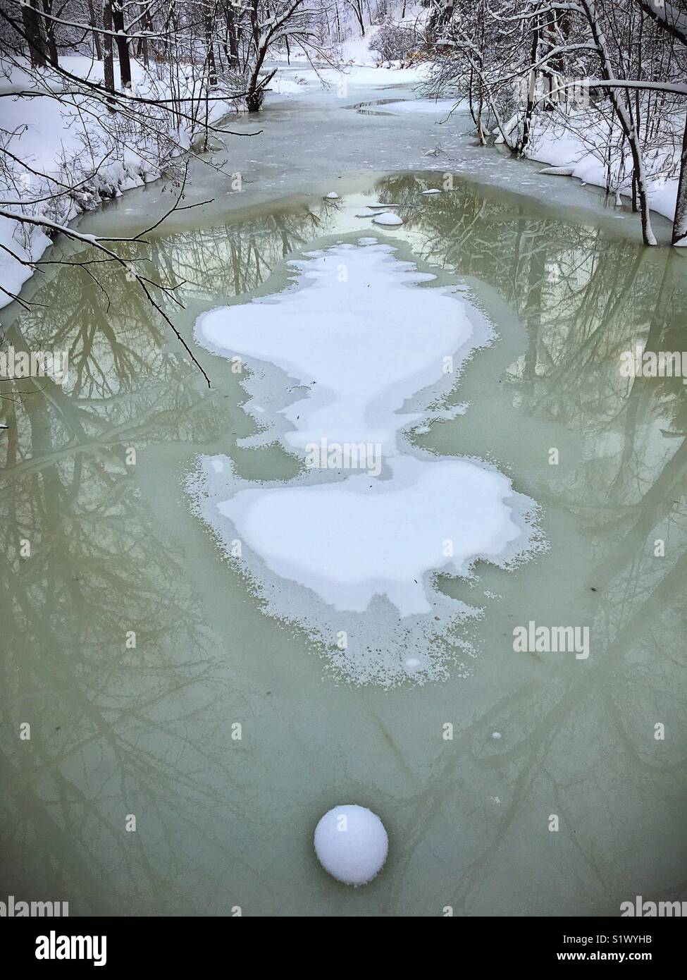 Snow makes a beautiful pattern on Minnehaha Creek in Minneapolis, MN, USA. Stock Photo
