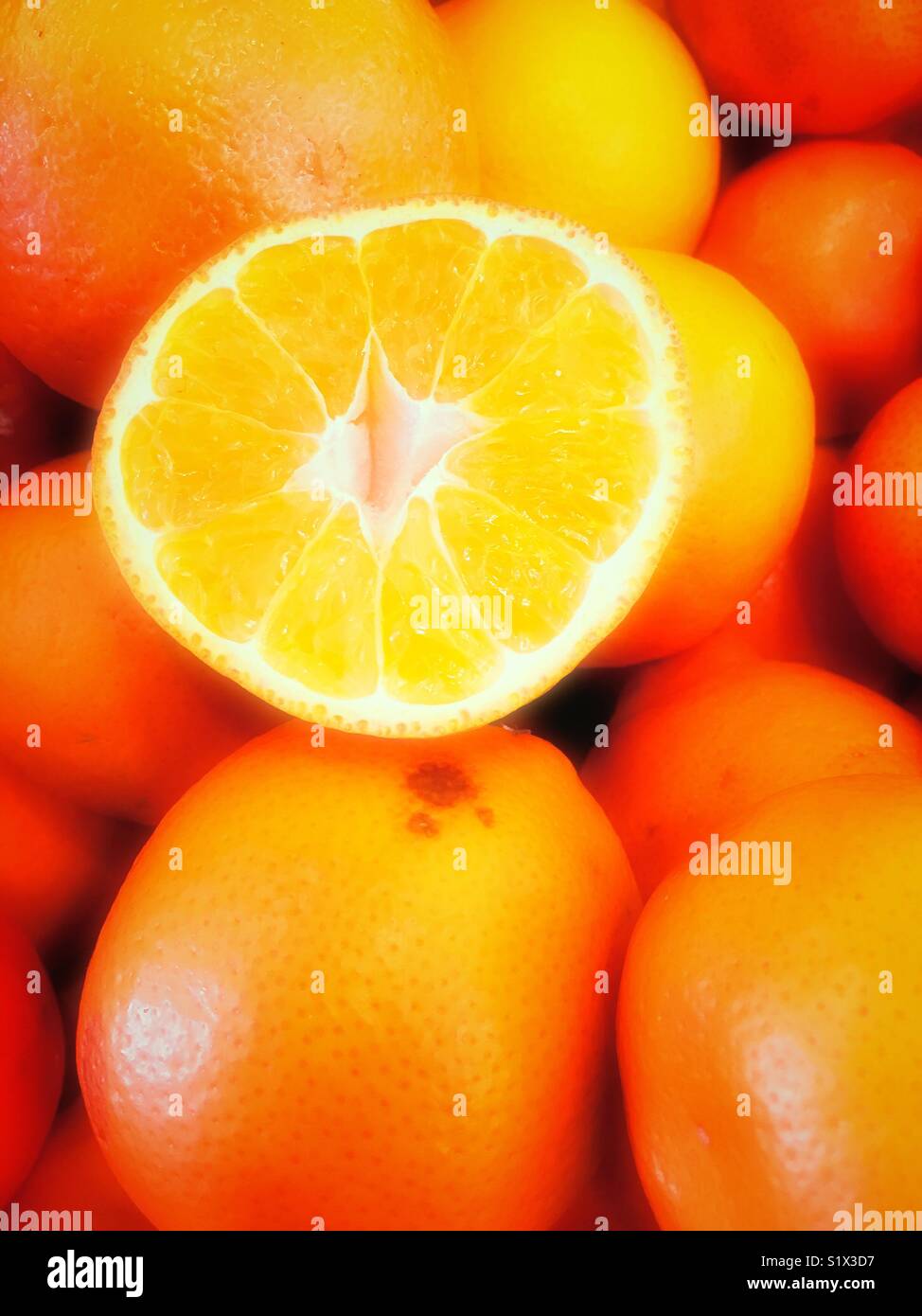 Oranges on display in a grocery store whole and sliced Stock Photo Alamy
