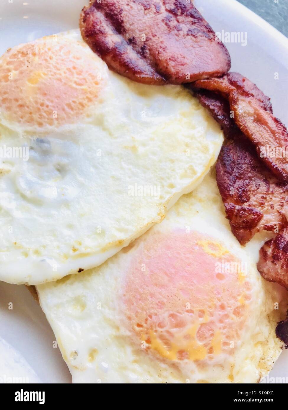Bacon and egg breakfast Stock Photo - Alamy