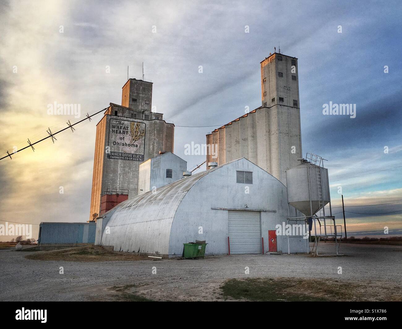 Grain elevator at dusk on the Oklahoma Prairie Stock Photo Alamy
