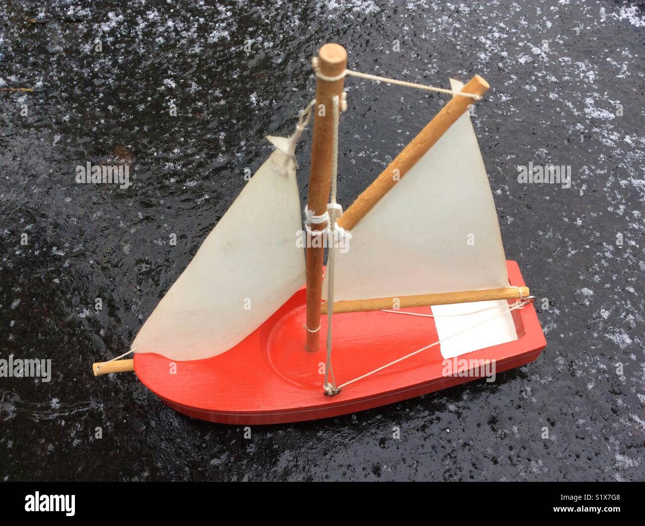 toy sailboats that float