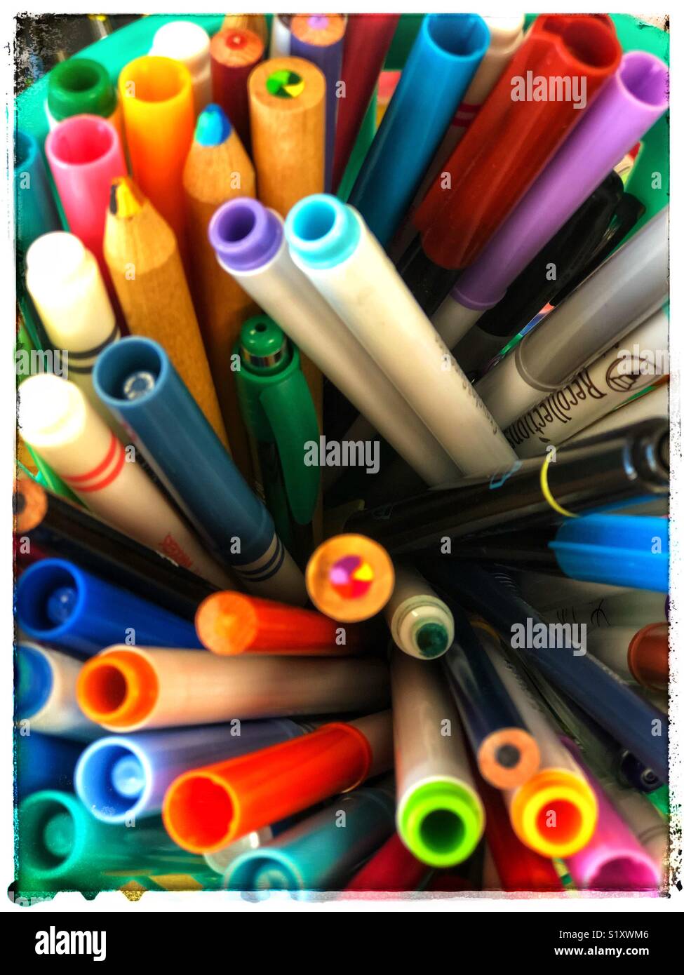 https://c8.alamy.com/comp/S1XWM6/colored-markers-in-a-jar-S1XWM6.jpg