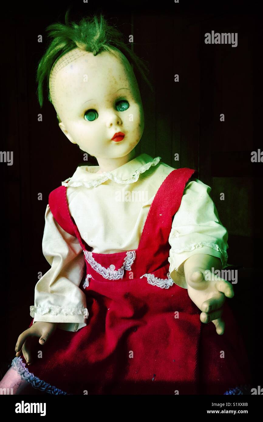 Portrait of an old doll Stock Photo - Alamy
