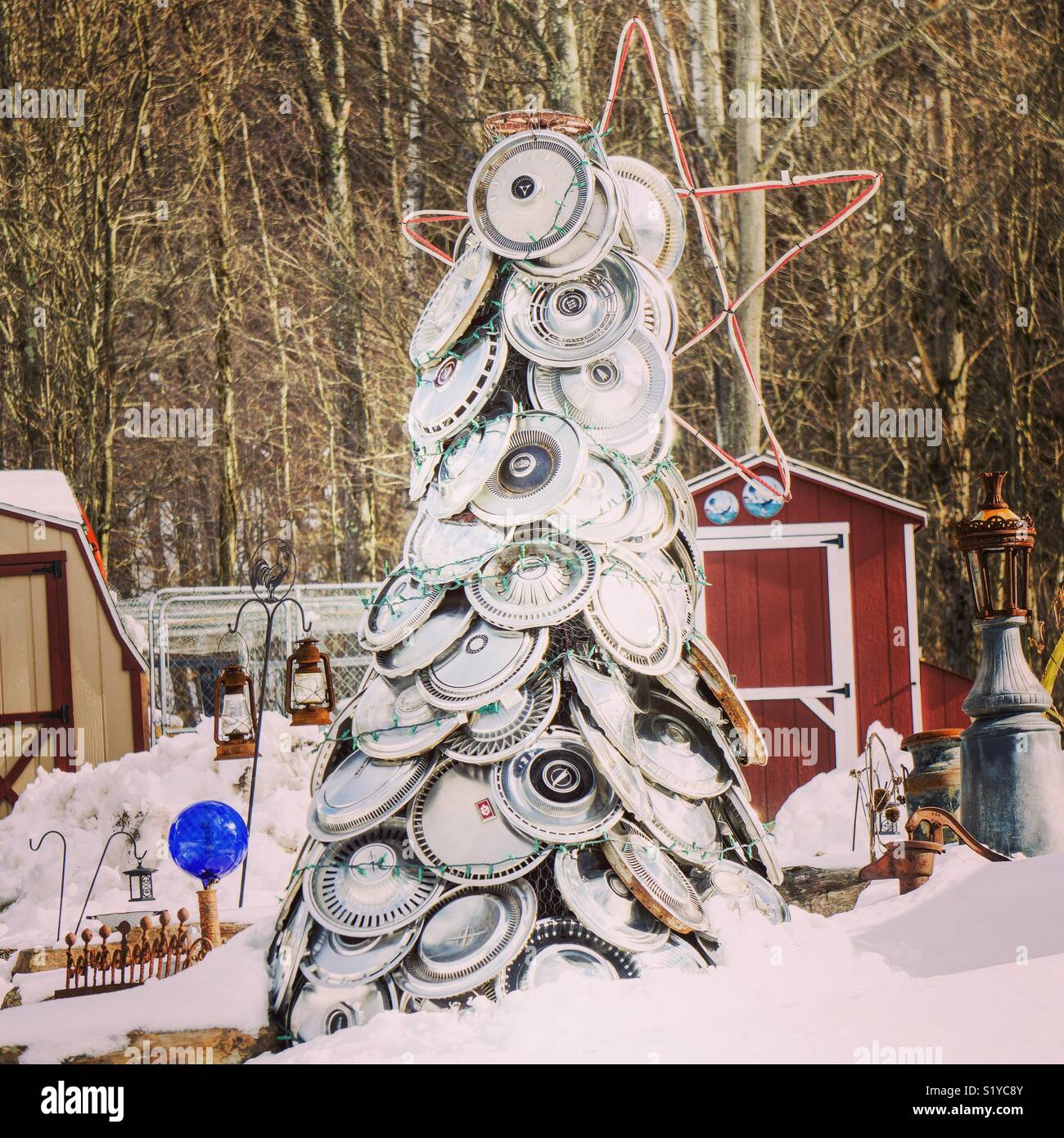 Hubcap tree, Prompton, Wayne County, Pennsylvania Stock Photo Alamy