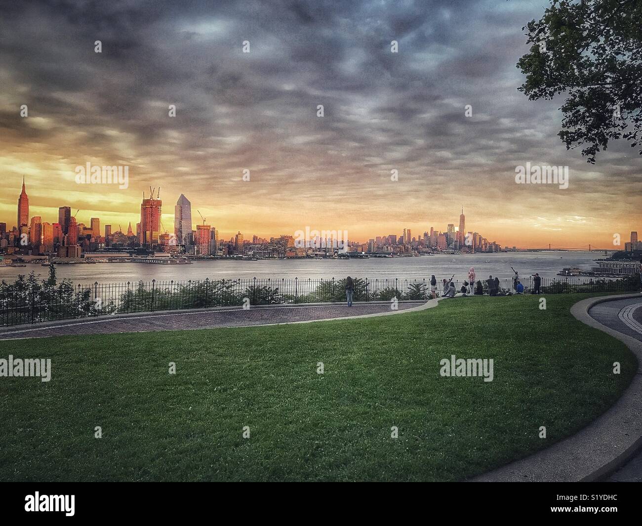 City skylines hires stock photography and images Alamy
