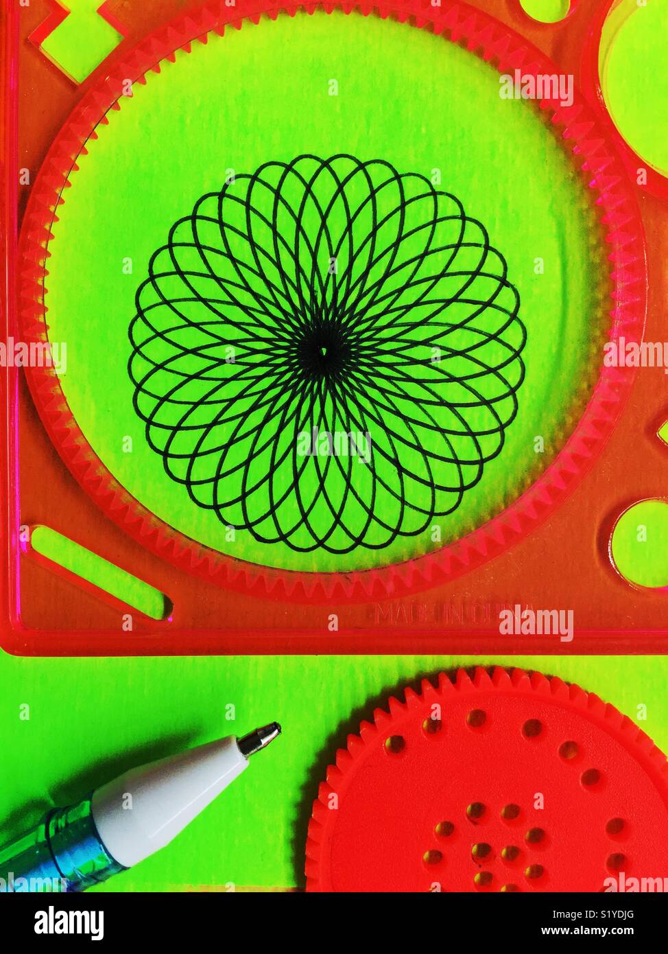 Spirograph pattern hi-res stock photography and images - Alamy