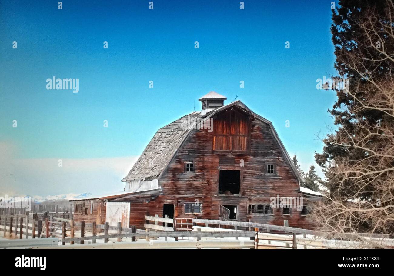 Hip barn hi-res stock photography and images - Alamy