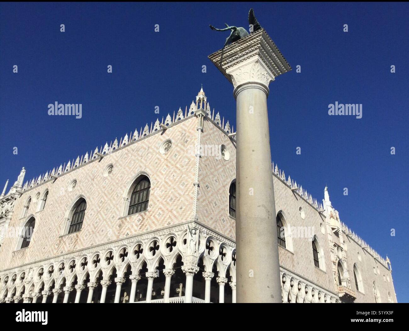 Doges palace column hi-res stock photography and images - Alamy