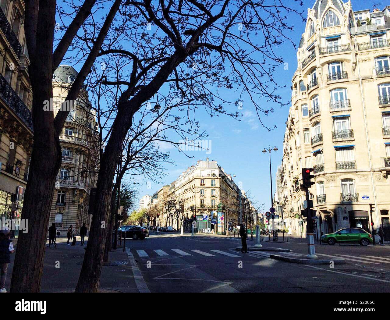 Parisian streets hi-res stock photography and images - Alamy