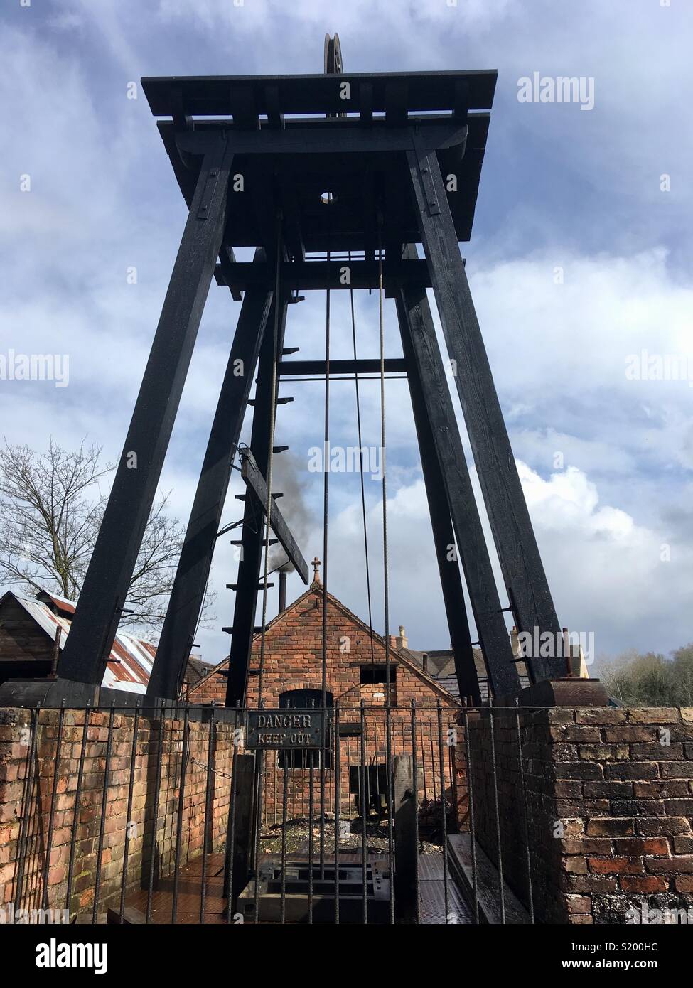 Coal mine shaft hires stock photography and images Alamy