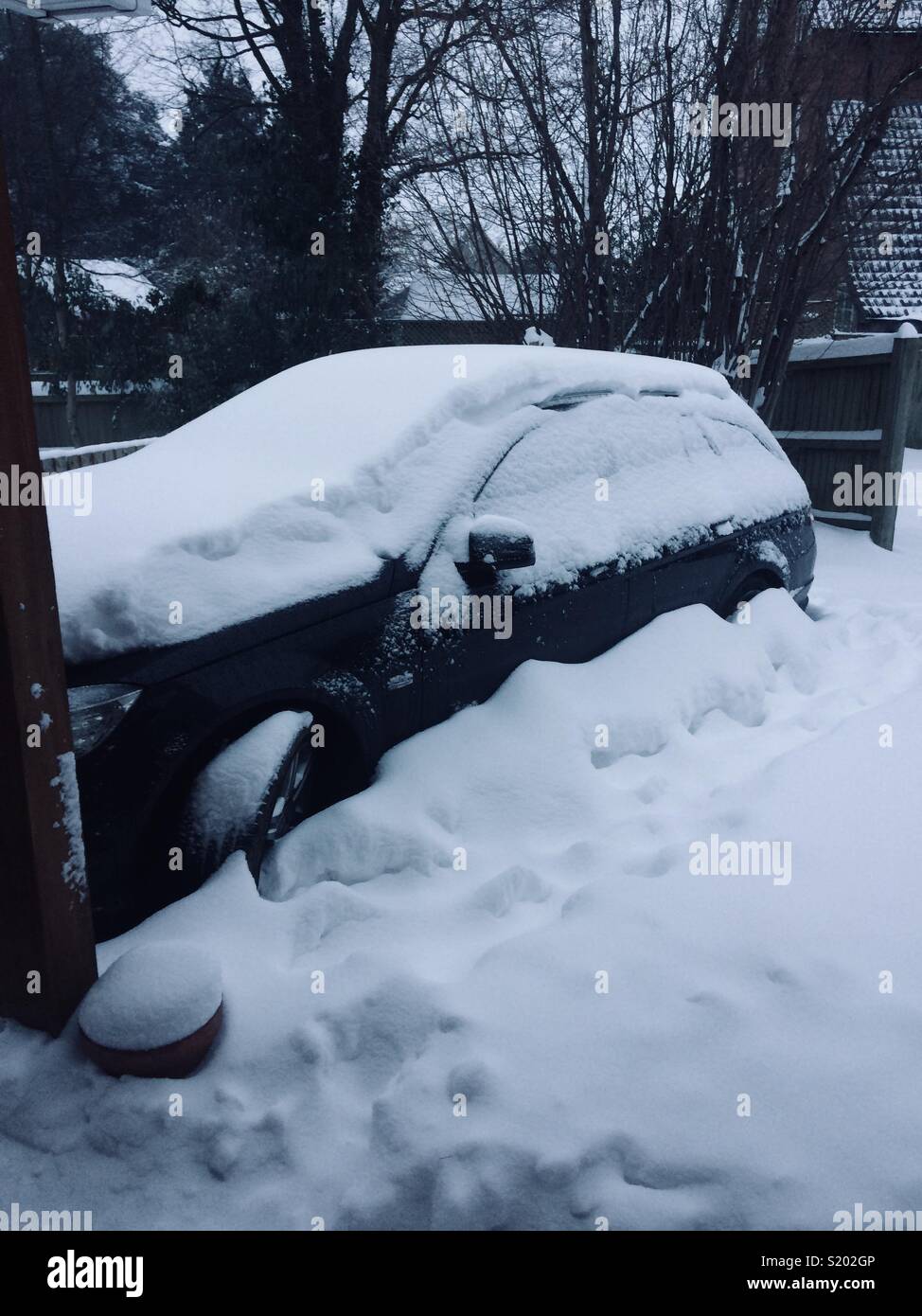 Car snowed in Stock Photo Alamy