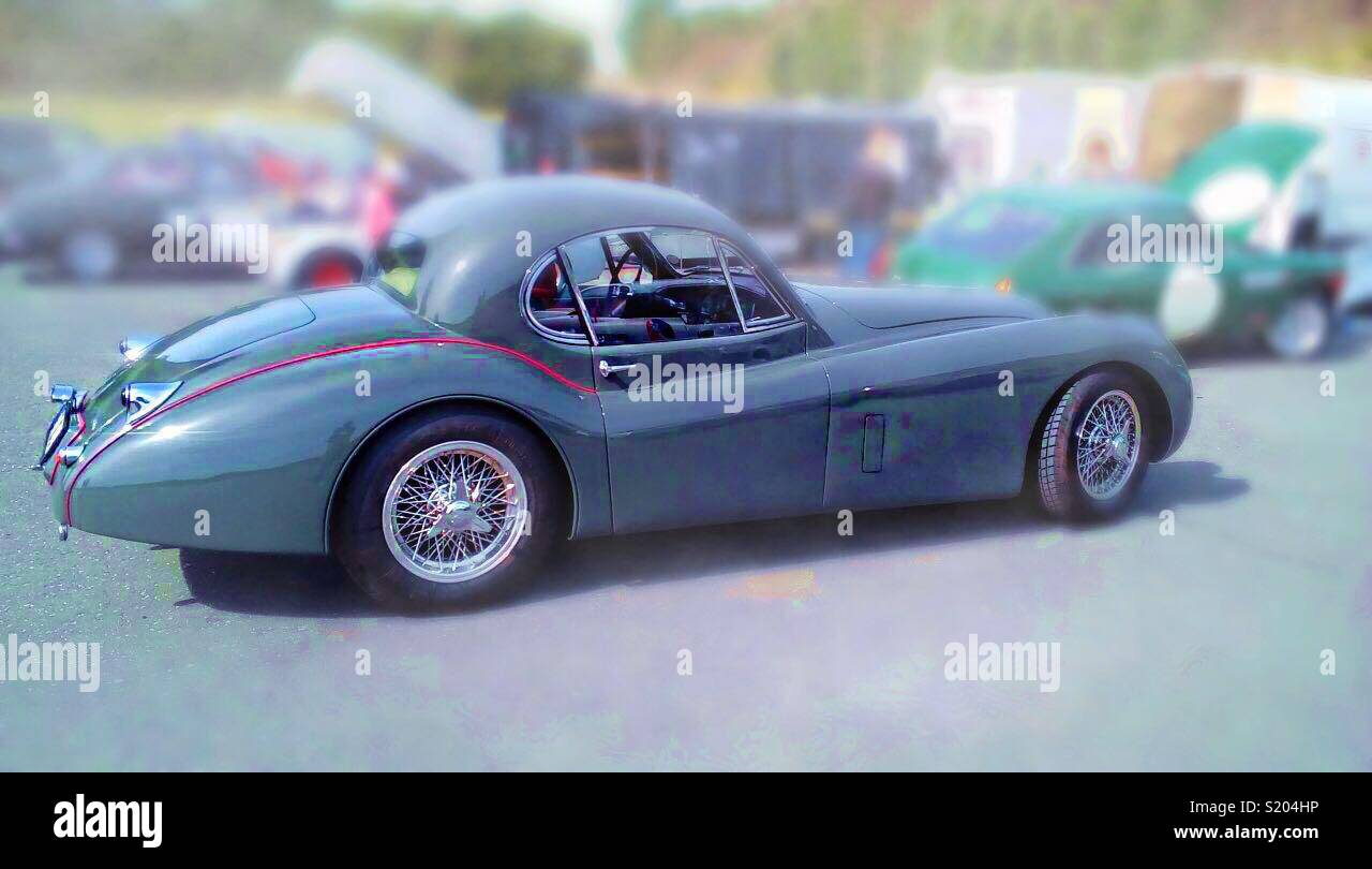 Jaguar XK 140. 3,5 l Hubraum. 210PS. 1975. Oldtimer. Race. - Smartphone Captured Stock Image
