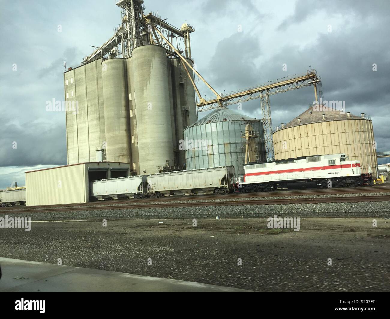 Feed mill hires stock photography and images Alamy