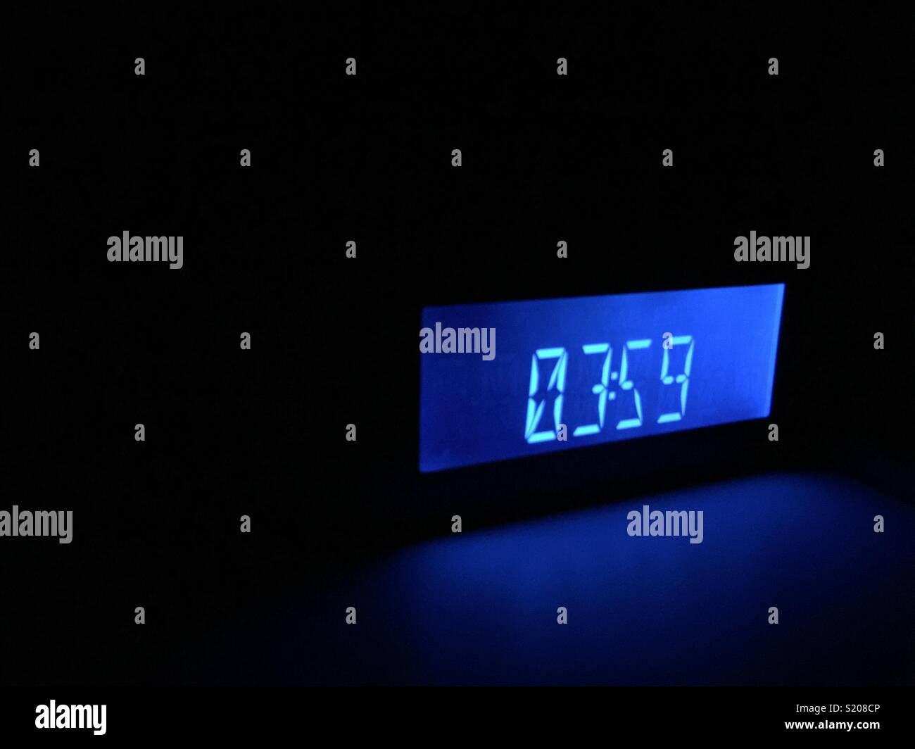 Digital clock hires stock photography and images Alamy