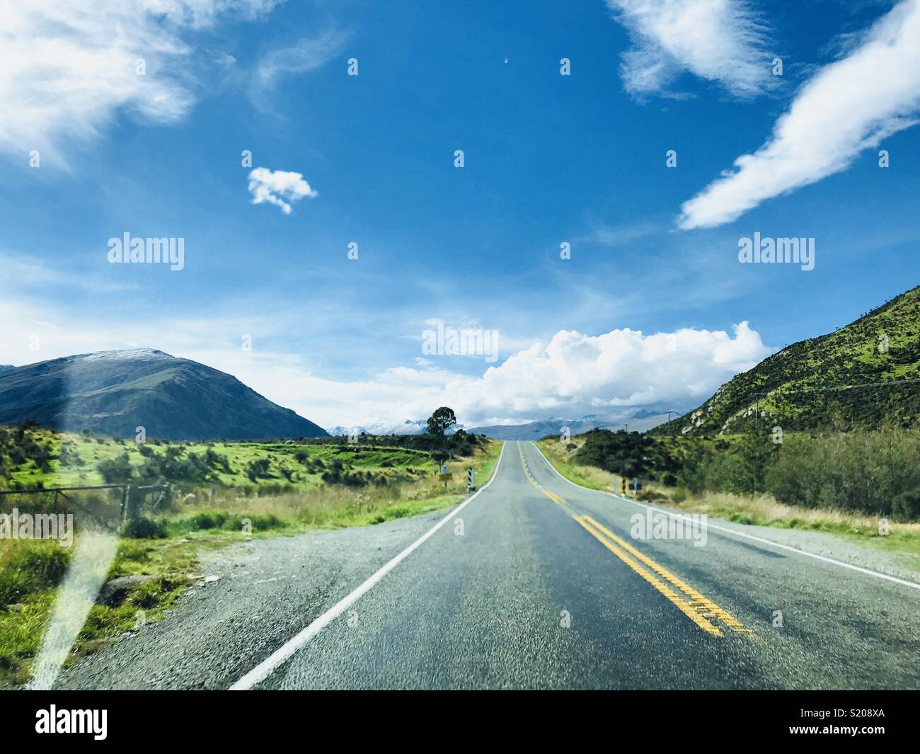 Endless Road, On the Way to Queenstown, South Island, New Zealand Stock Photo