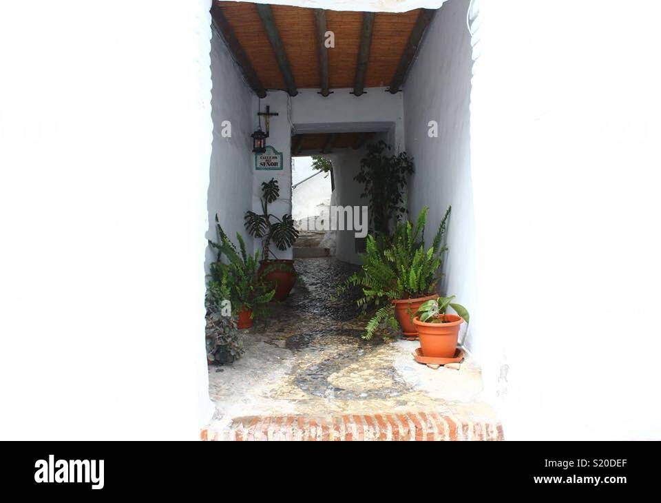 Imagen tomada de un típico patio andaluz en Frigiliana provincia de Málaga Stock Photo