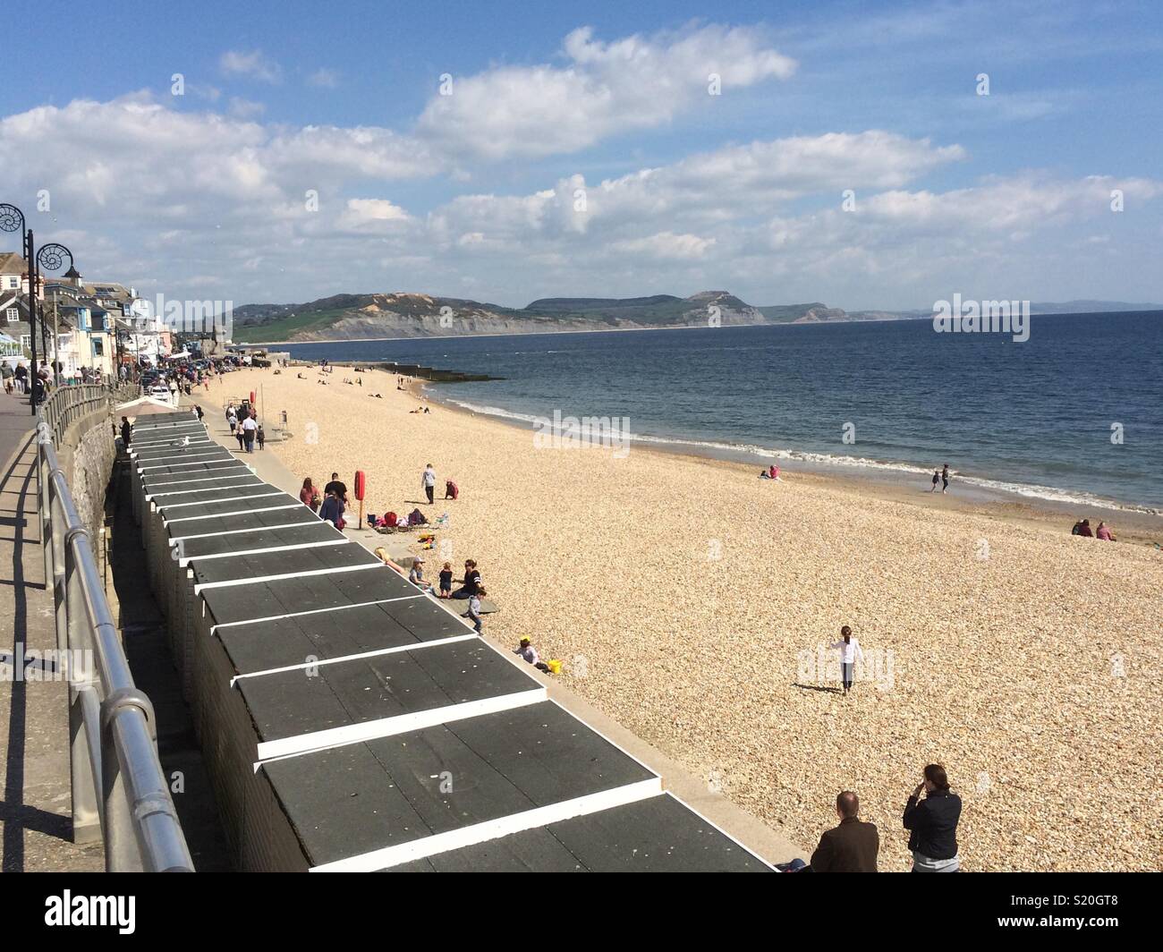 Lyme regis beach hi-res stock photography and images - Alamy