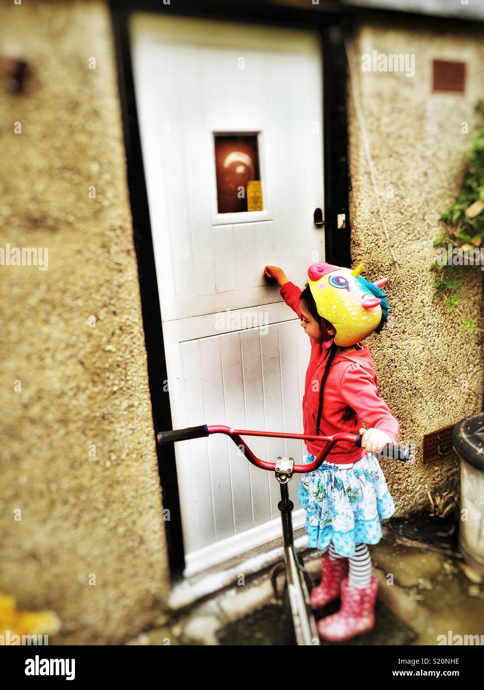 Knocking At The Door Stock Photos & Knocking At The Door Stock Images