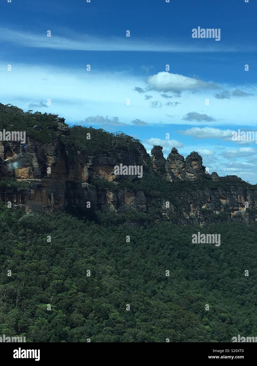 three-sisters-blue-mountains-australia-hi-res-stock-photography-and