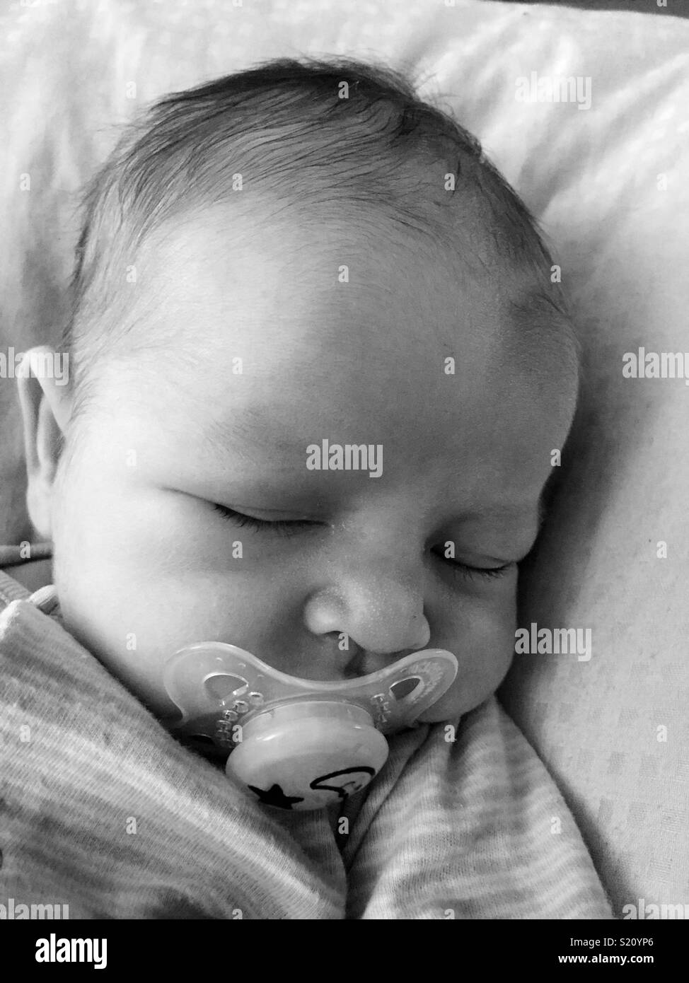 Black sleeping baby hi-res stock photography and images - Alamy