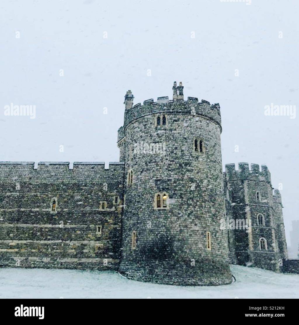 Windsor Castle in winter snow Stock Photo Alamy