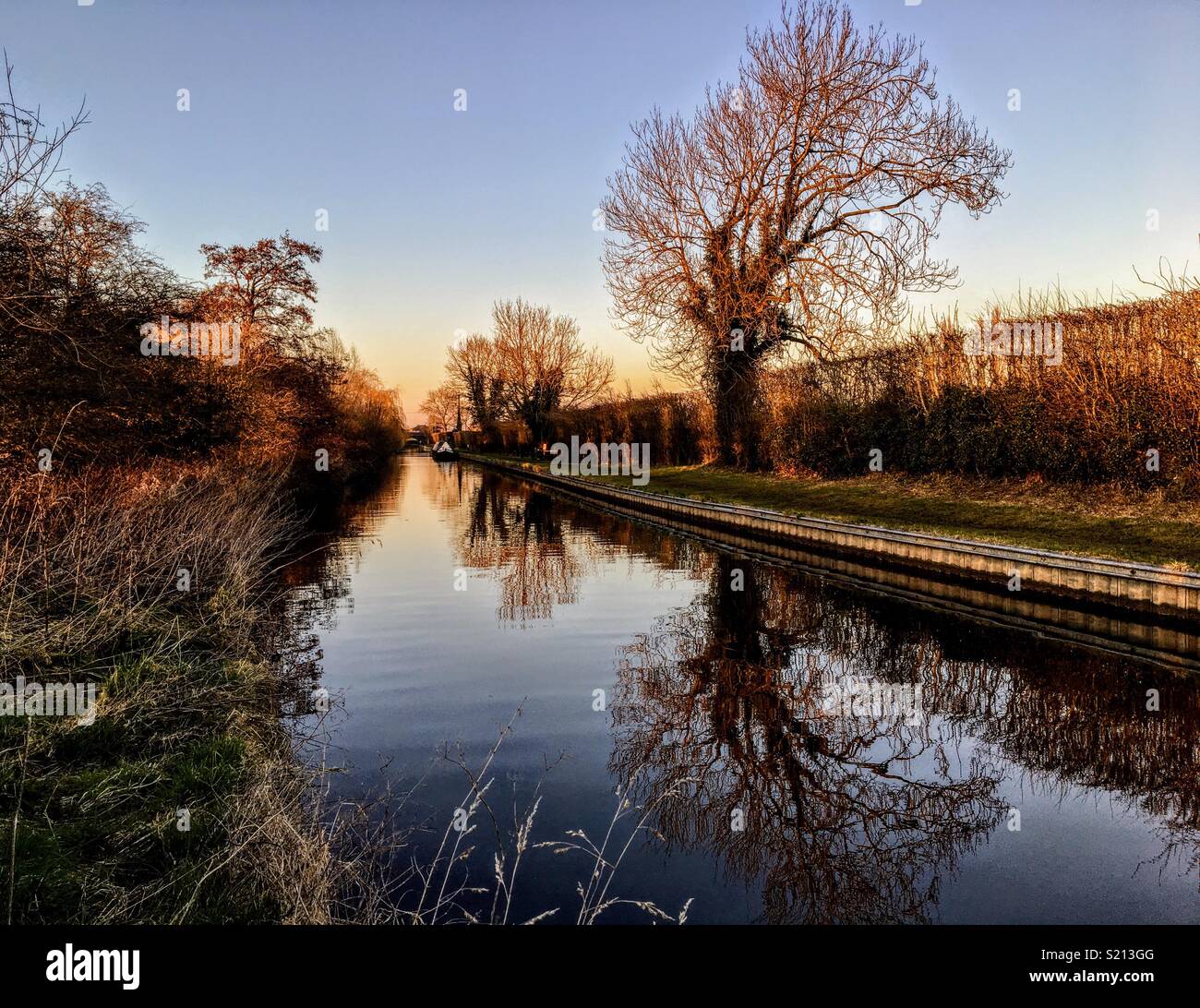 Late afternoon winter sun on the Llangollen Canal near Nantwich, Cheshire, UK. Stock Photo