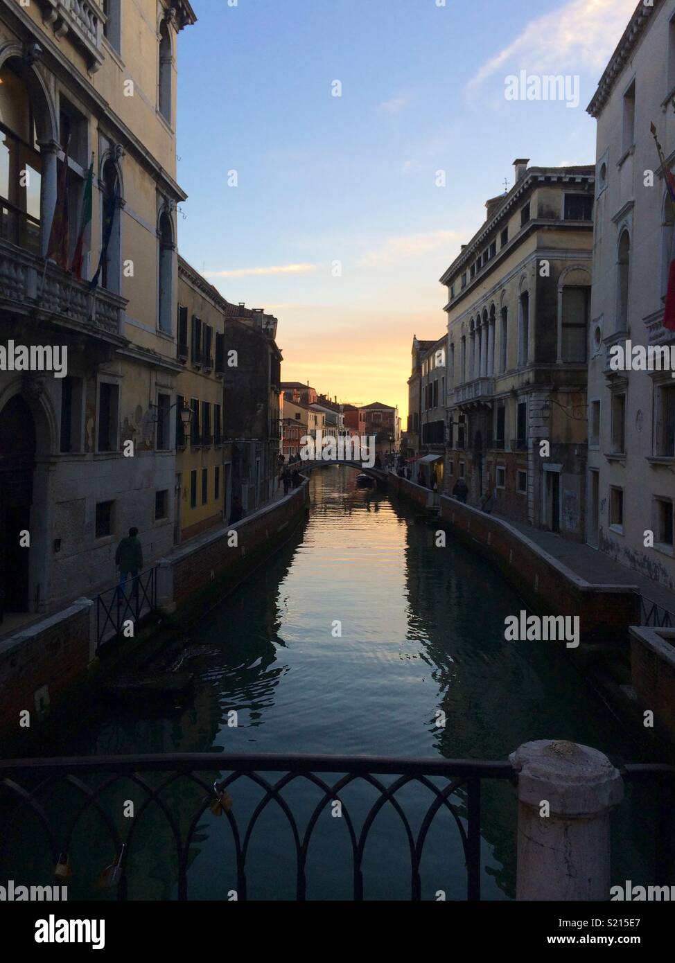 Sunset between the buildings in Venice Stock Photo - Alamy
