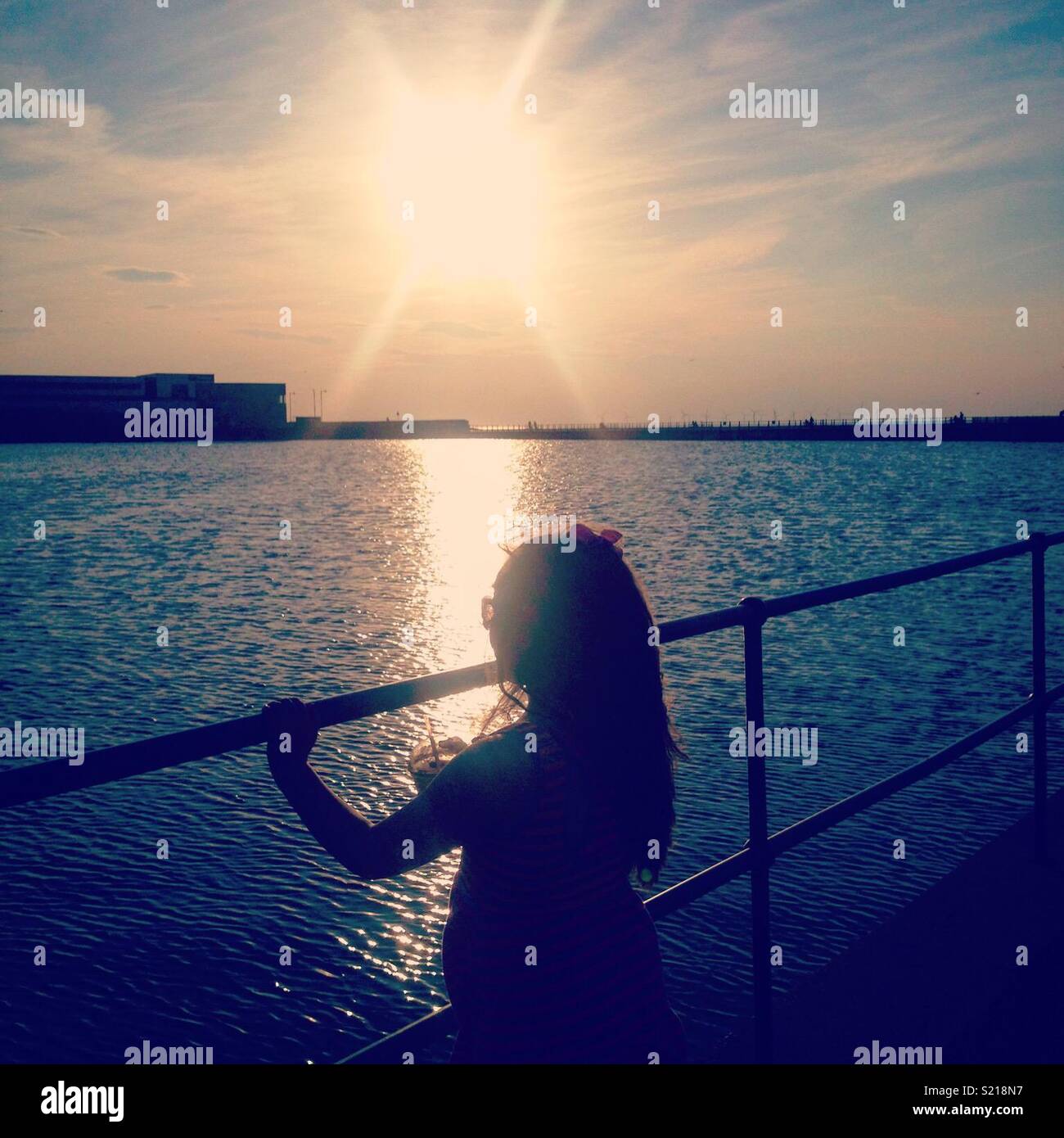 Girl watching sunset hi-res stock photography and images - Alamy