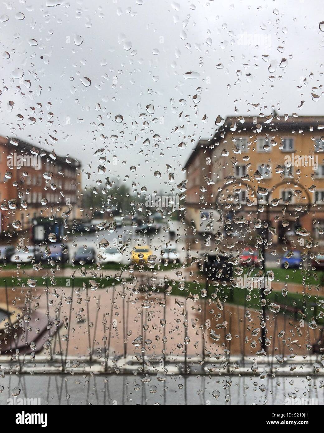 Raining with grey clouds city hi-res stock photography and images - Alamy