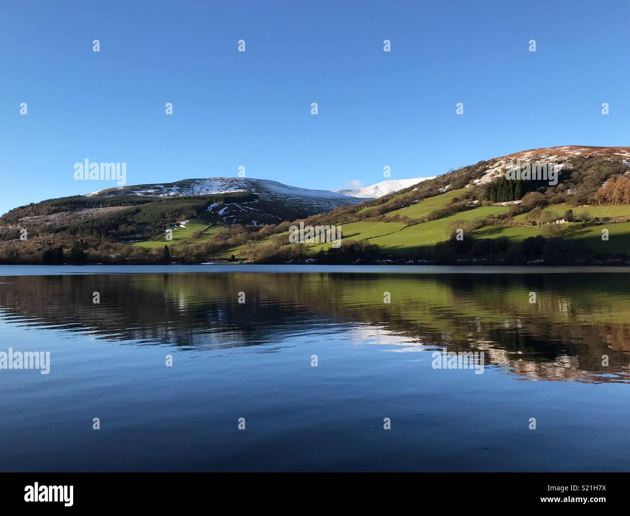 Lake and hills hi-res stock photography and images - Alamy