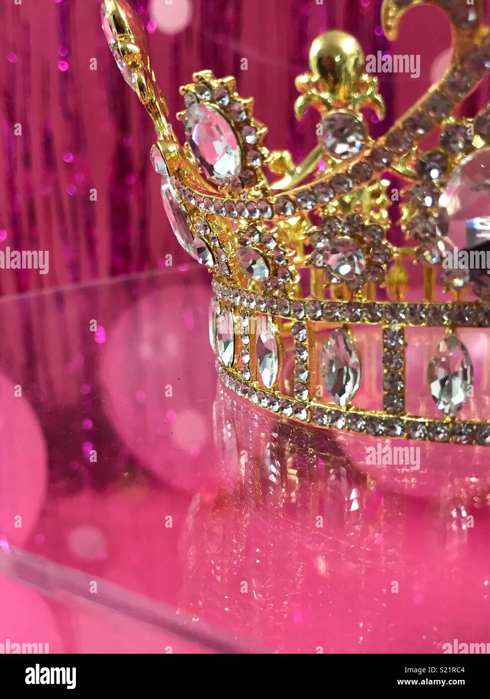 Pink Birthday Crown Stock Photo Alamy
