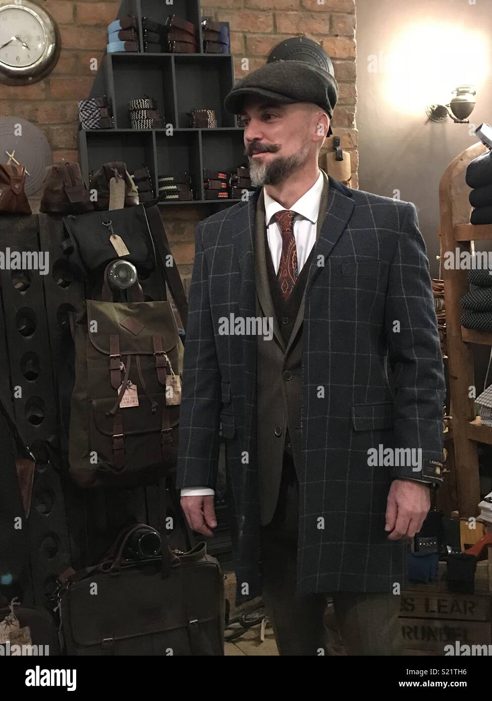 Peaky blinders still hi-res stock photography and images - Alamy