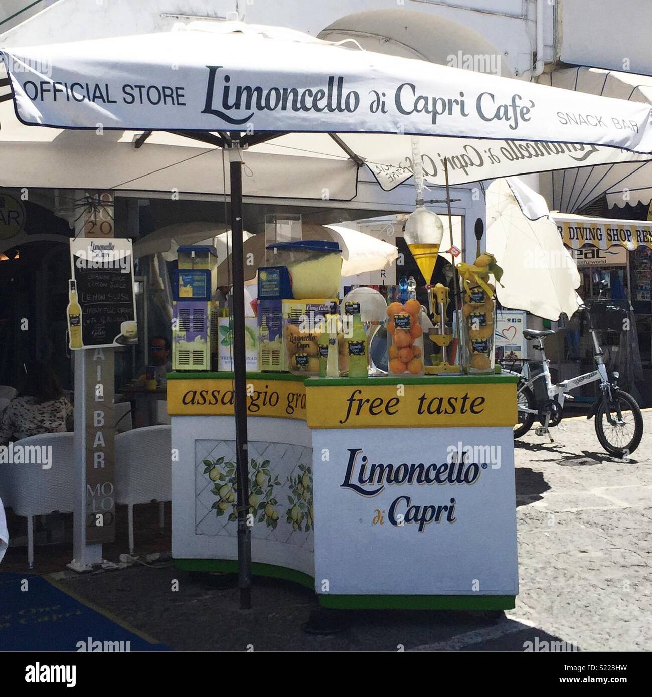Limoncello drinks stand in Capri, Italy Stock Photo - Alamy