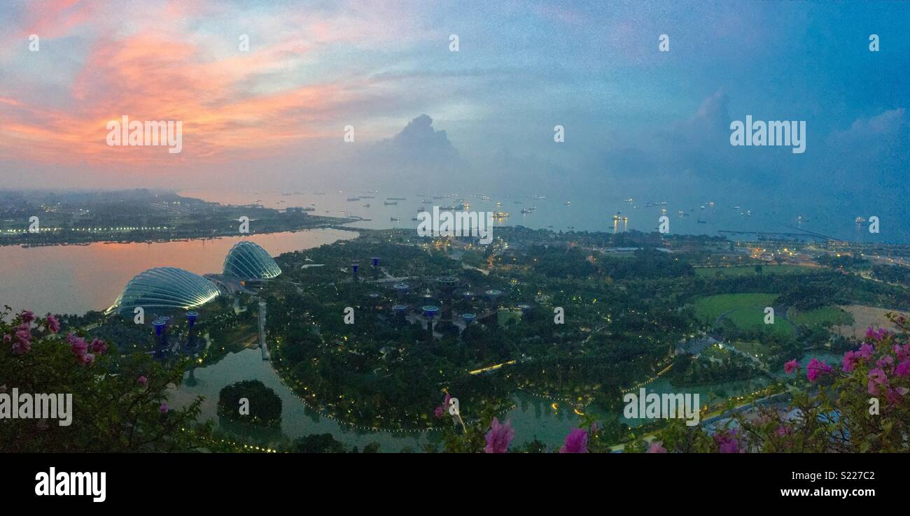 Gardens by the bay singapore aerial hi-res stock photography and images ...