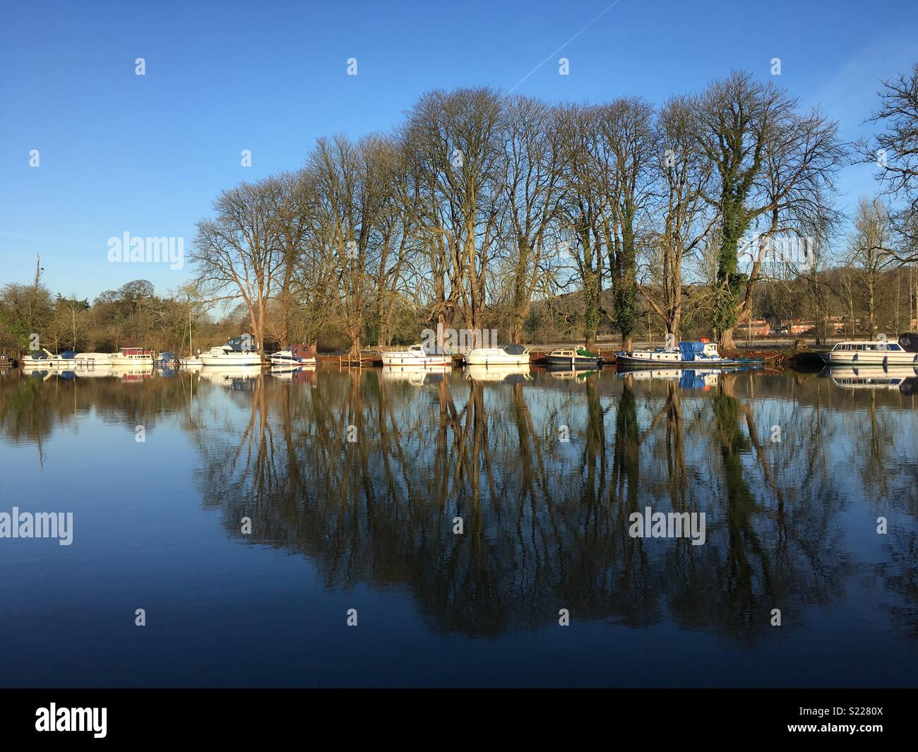 Autumn on the Thames in Pangbourne Stock Photo