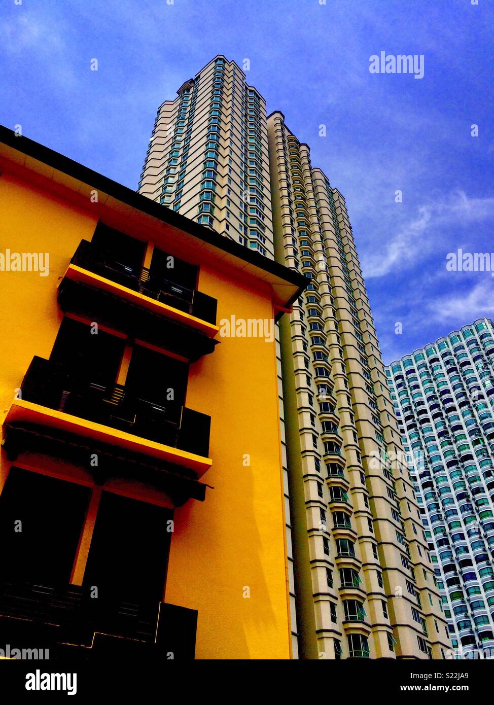 High rise flat hi-res stock photography and images - Alamy