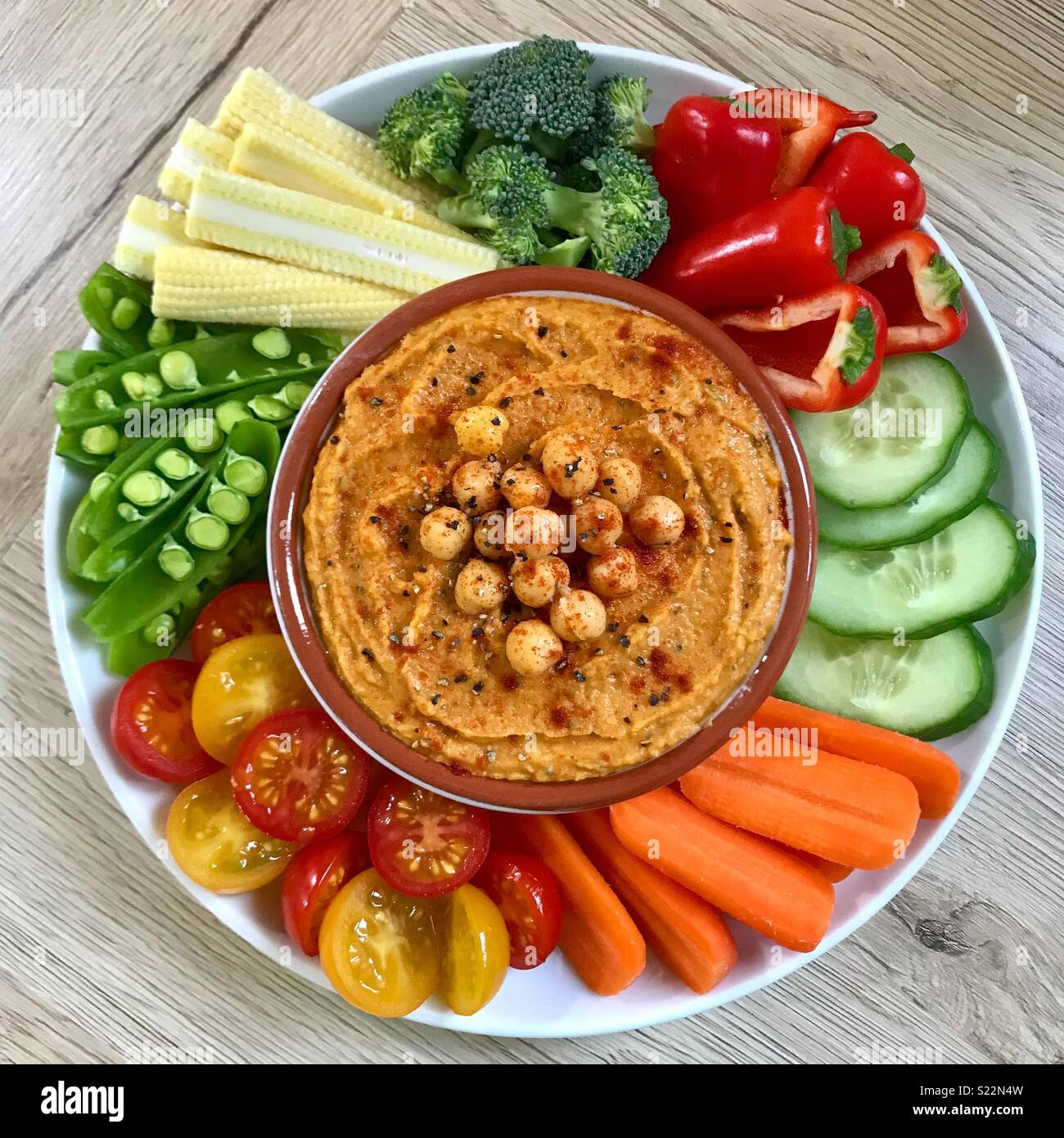 Hummus and vegetable platter Stock Photo Alamy