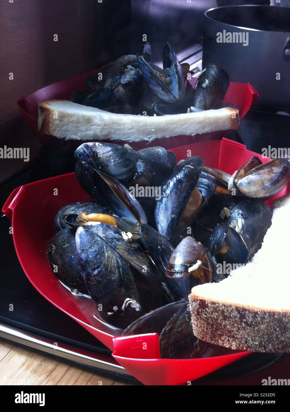 Mussels for lunch Stock Photo Alamy