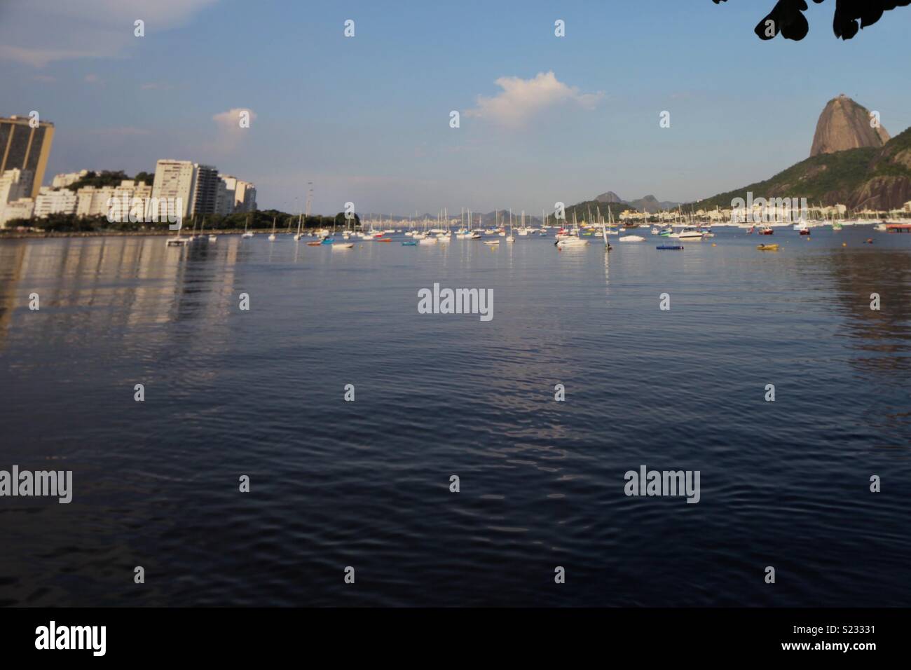 Wide angle view of the water and boats in Rio De Janeiro with Copagabana beach and Sugar Loaf Mountain Stock Photo