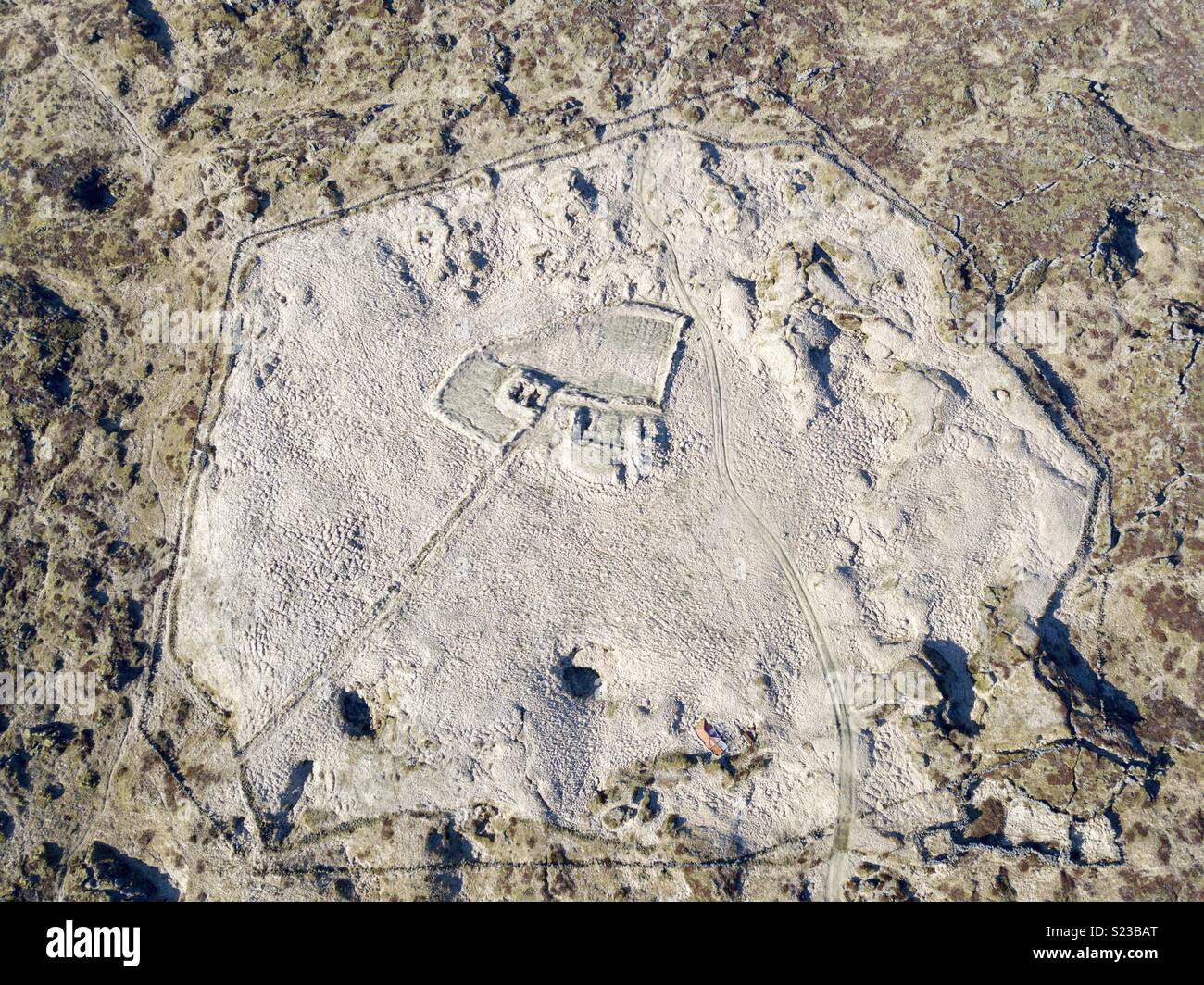 Old farm ruins hi-res stock photography and images - Alamy