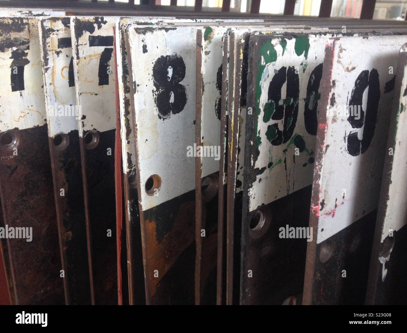 Numbers metal hi-res stock photography and images - Alamy