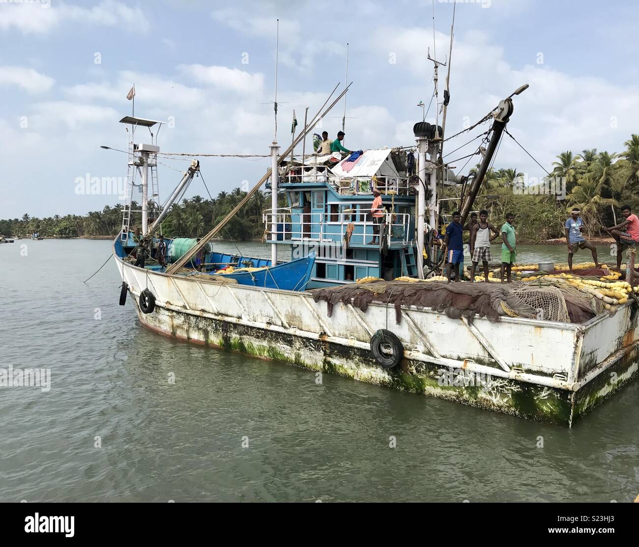 Goa fishing boat hi-res stock photography and images - Alamy