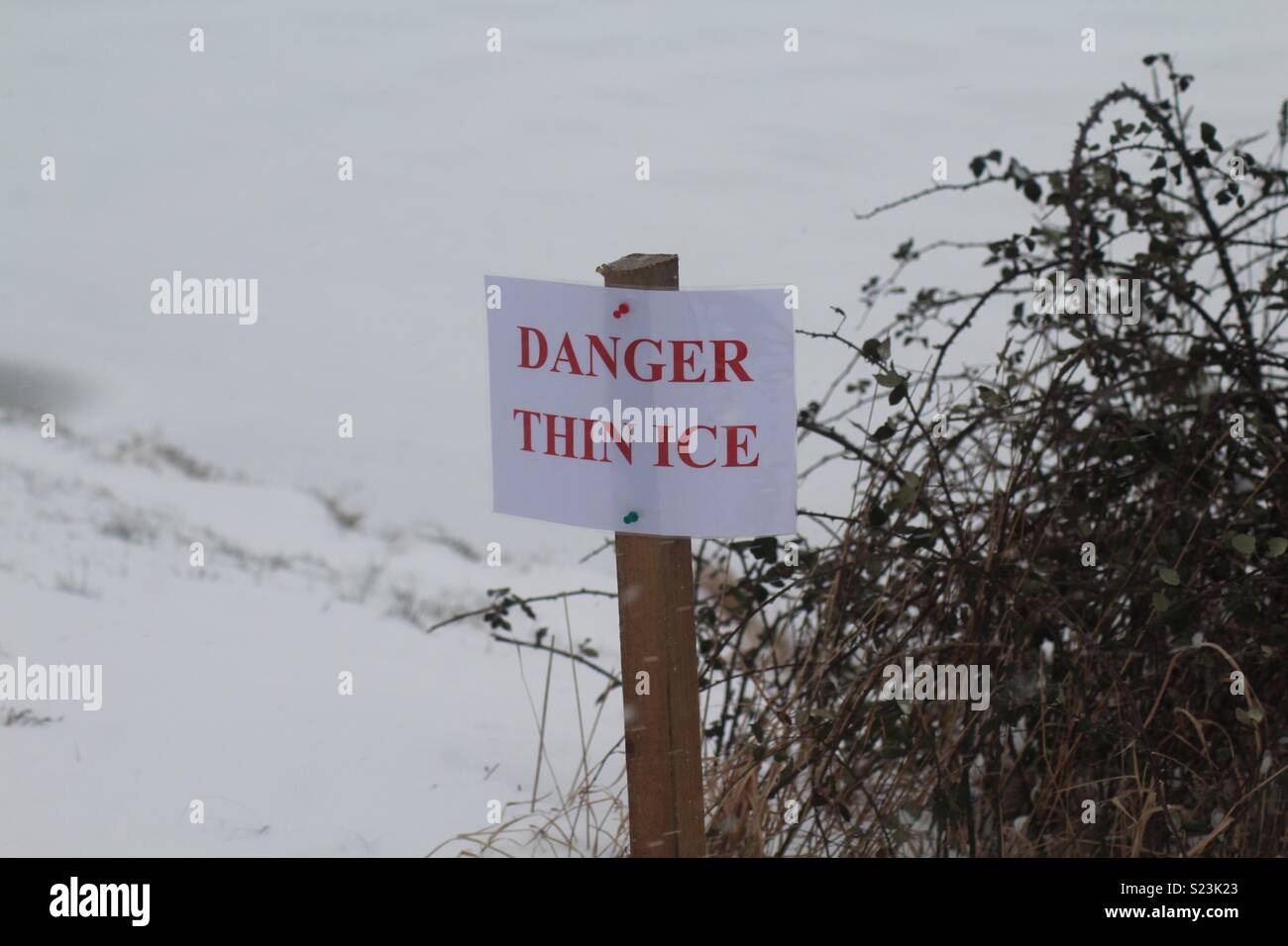 Danger thin ice warning sign Stock Photo