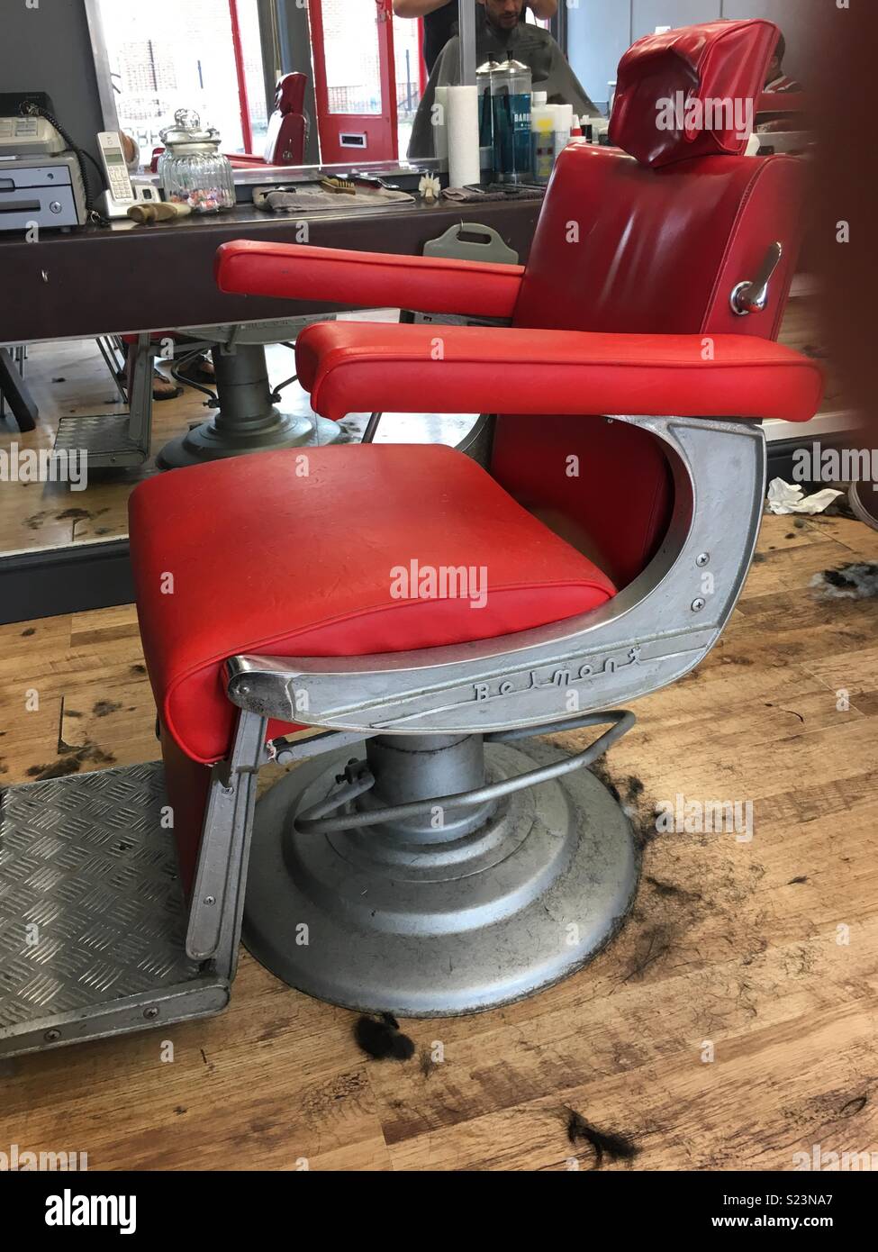 Red old fashioned barber chair Stock Photo - Alamy