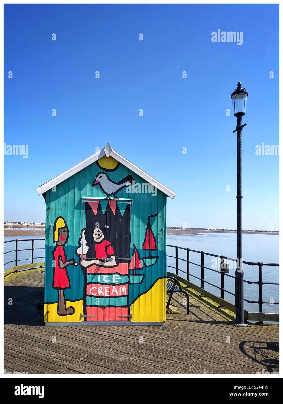 Ice cream hut hires stock photography and images Alamy