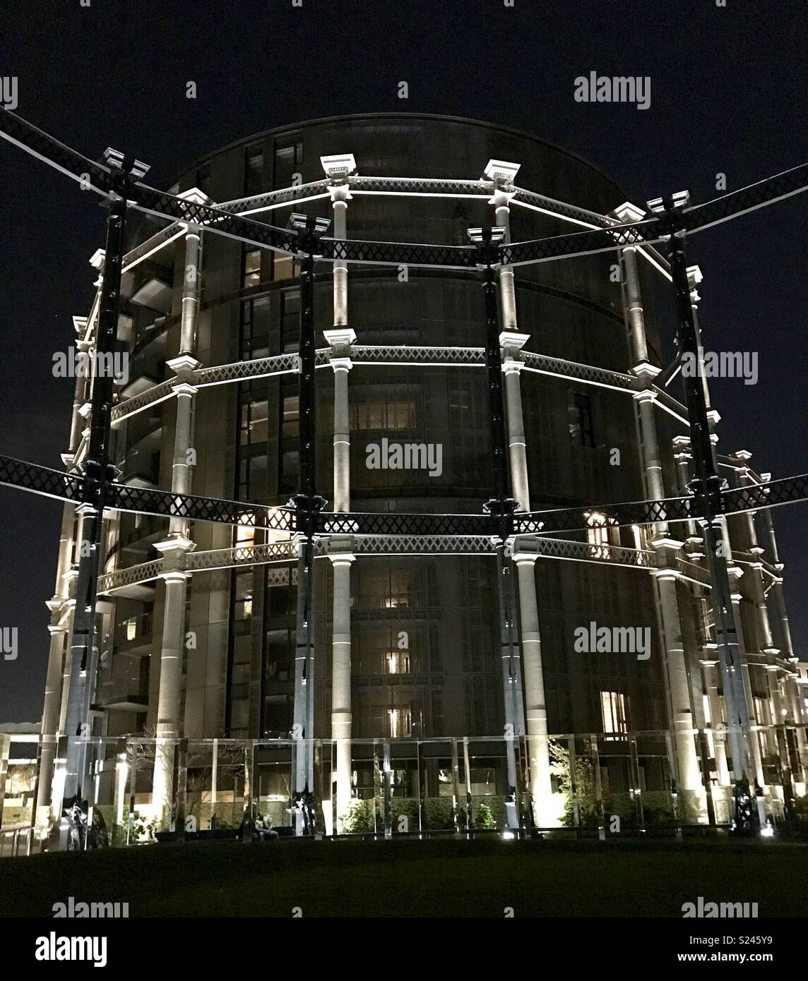 Redevelopment kings cross gasholders london hires stock photography