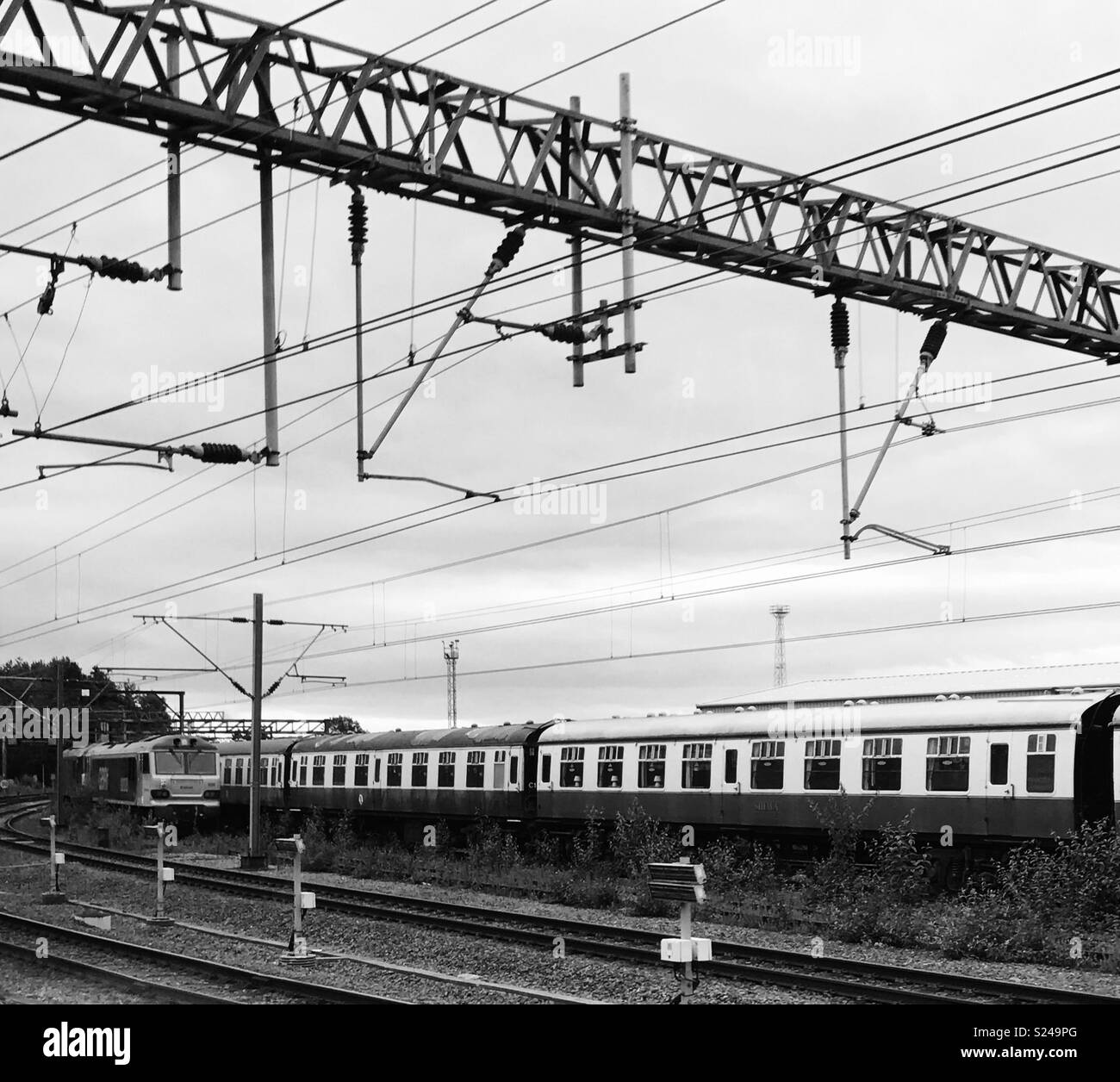 Overhead electricity wires pylons hi-res stock photography and images ...